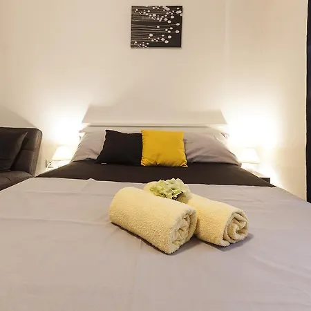 Lucky Guest house *