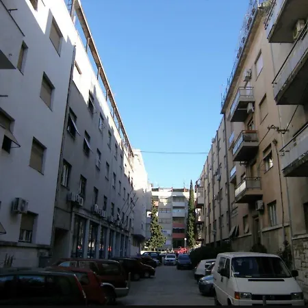 Lucky Gæstehus Split